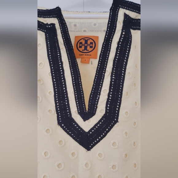 Tory Burch Elegant Cream Dress with Navy Blue Belt - Picture 3 of 10